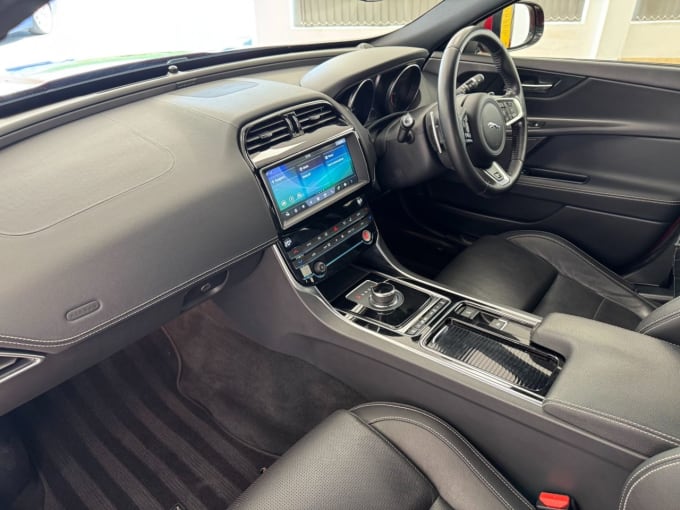 2025 Jaguar Xe