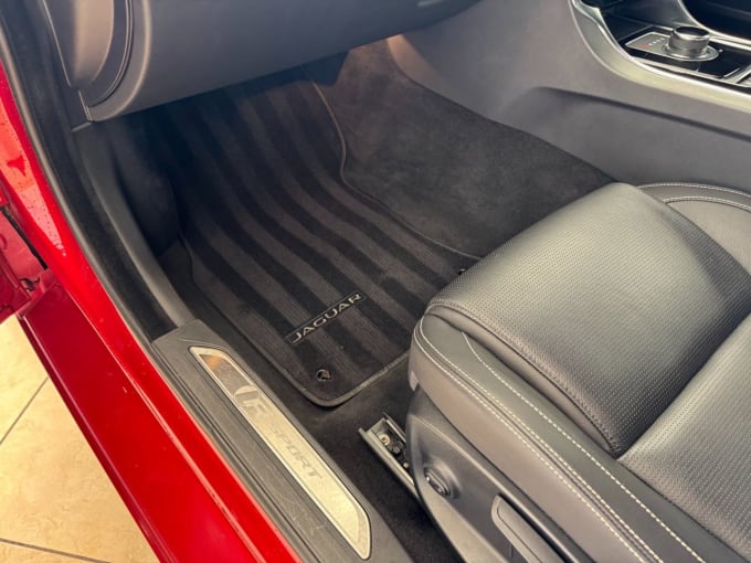 2025 Jaguar Xe