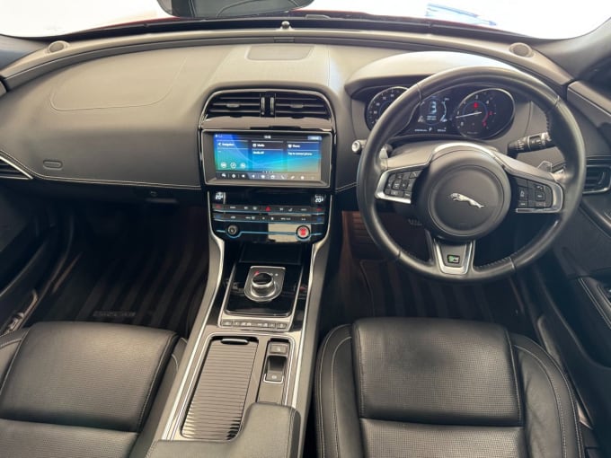 2025 Jaguar Xe