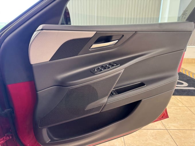 2025 Jaguar Xe
