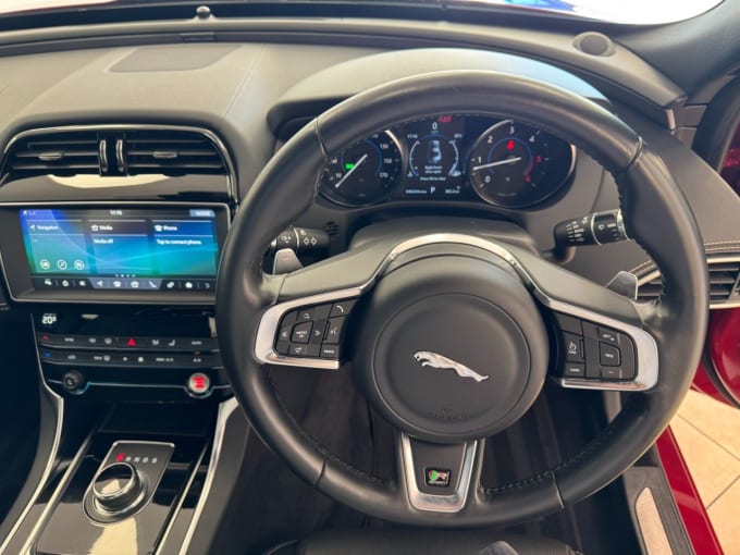 2025 Jaguar Xe