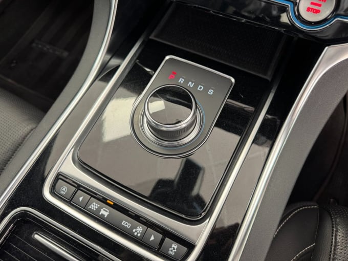 2025 Jaguar Xe