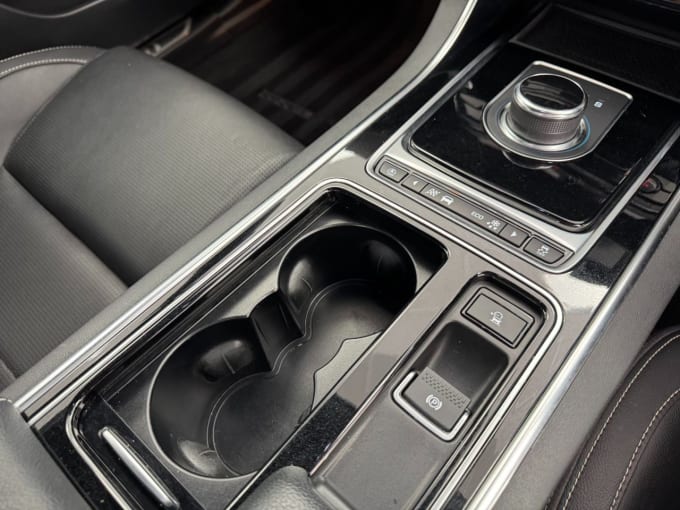 2025 Jaguar Xe