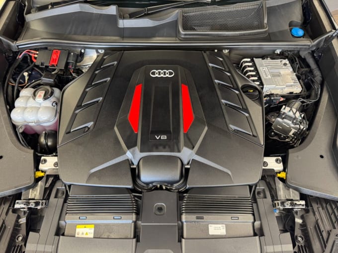 2025 Audi Sq8