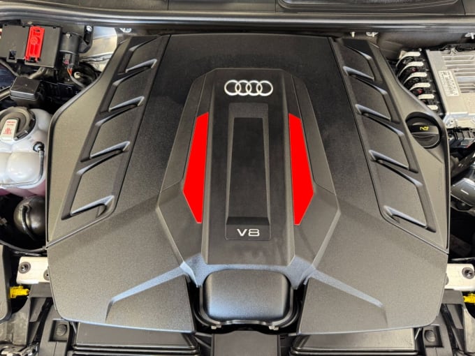 2025 Audi Sq8