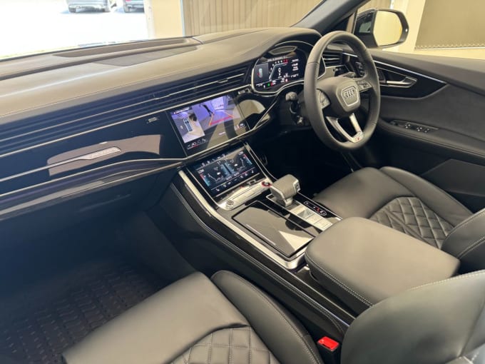 2025 Audi Sq8
