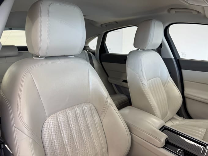 2017 Jaguar Xf