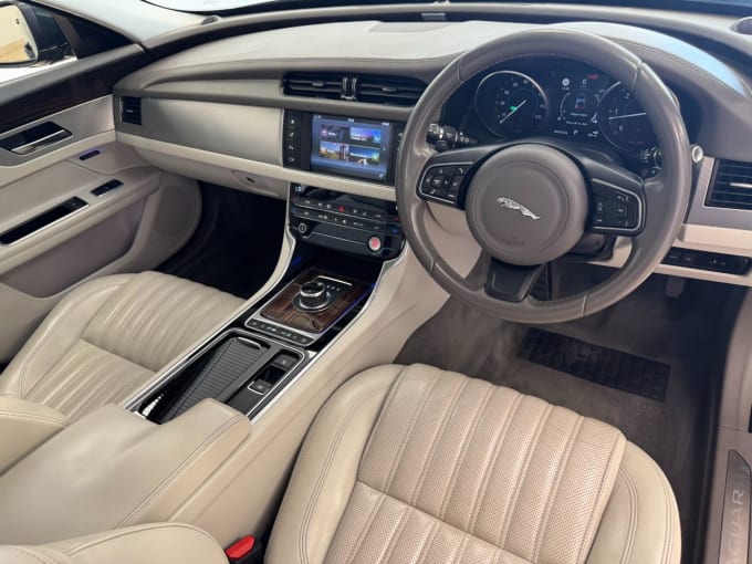 2017 Jaguar Xf