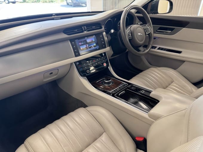 2017 Jaguar Xf