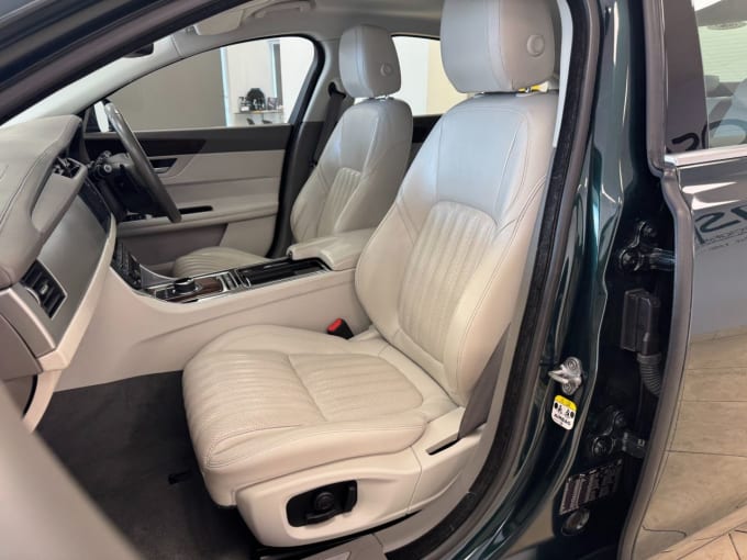2017 Jaguar Xf