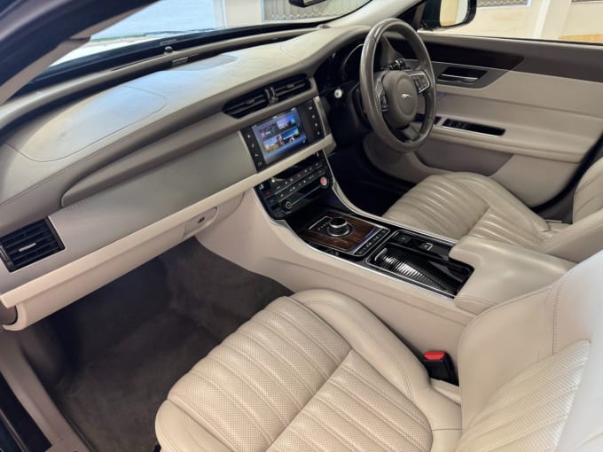 2017 Jaguar Xf