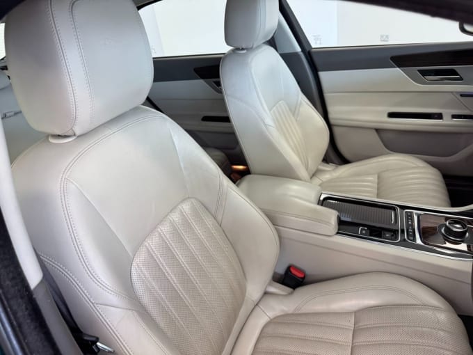 2017 Jaguar Xf