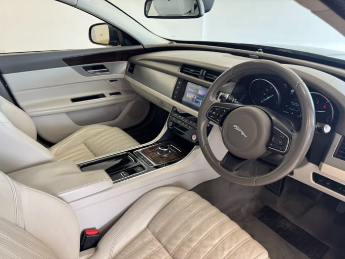 2017 Jaguar Xf