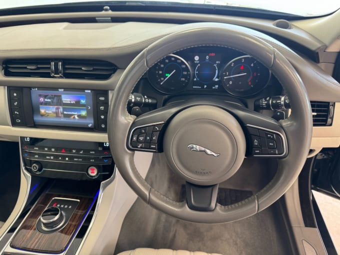 2017 Jaguar Xf