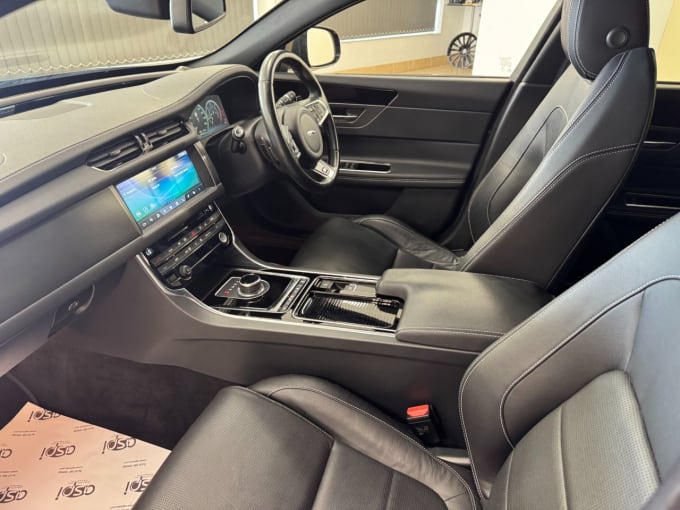 2016 Jaguar Xf