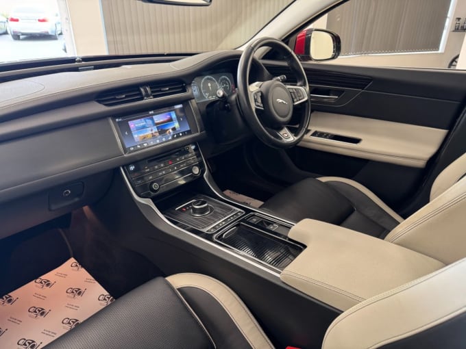 2017 Jaguar Xf