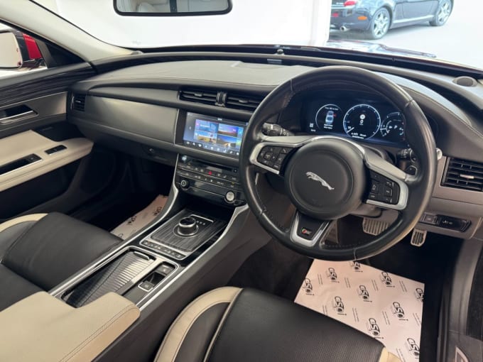 2017 Jaguar Xf