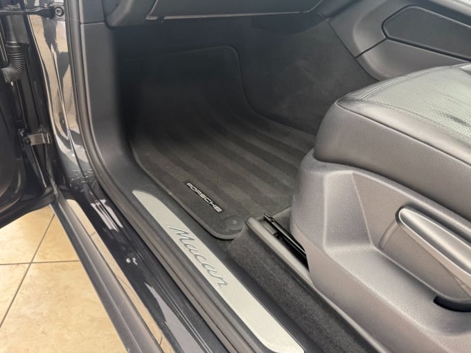 2025 Porsche Macan