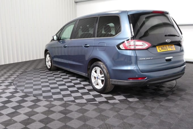 2025 Ford Galaxy