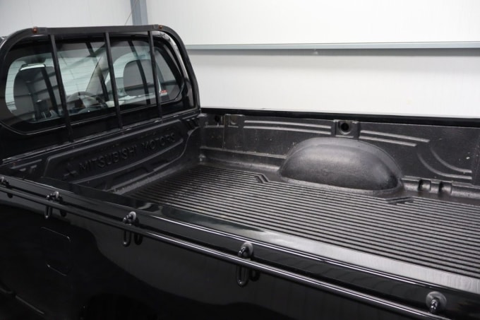2025 Mitsubishi L200