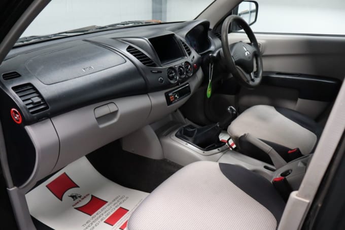 2025 Mitsubishi L200