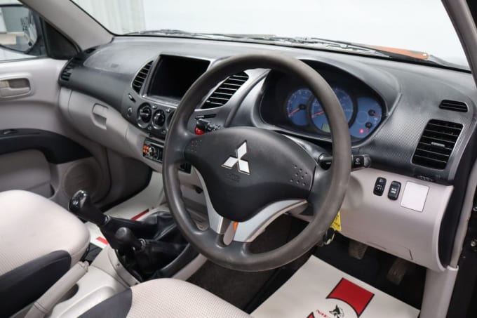 2025 Mitsubishi L200