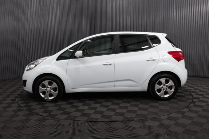 2025 Kia Venga