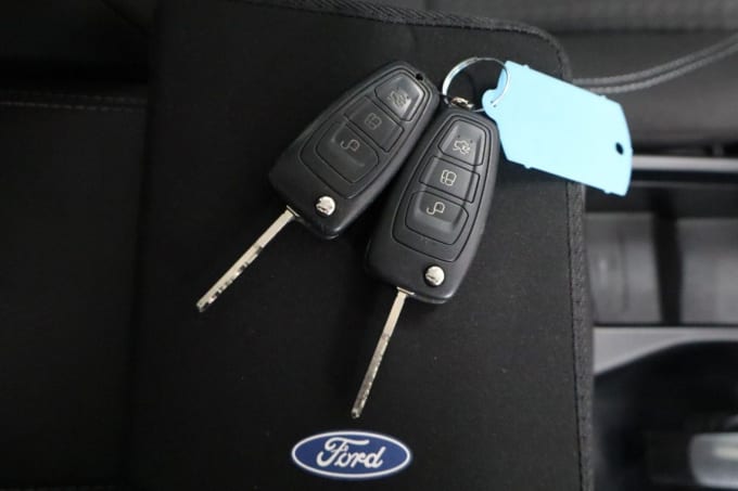 2025 Ford C-max