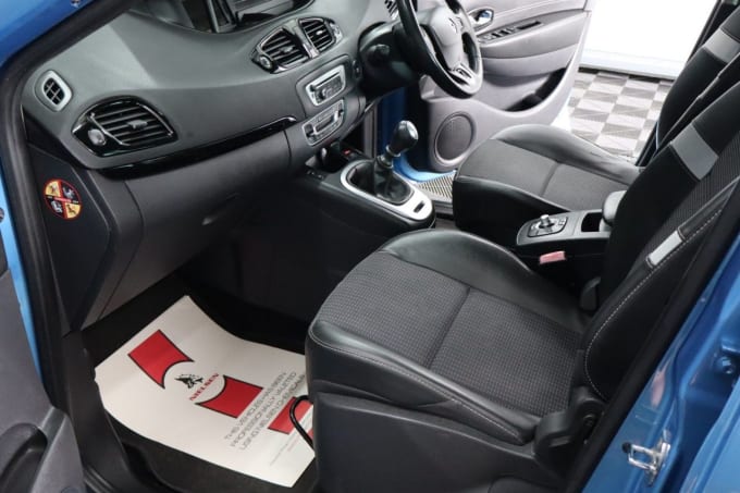 2025 Renault Scenic