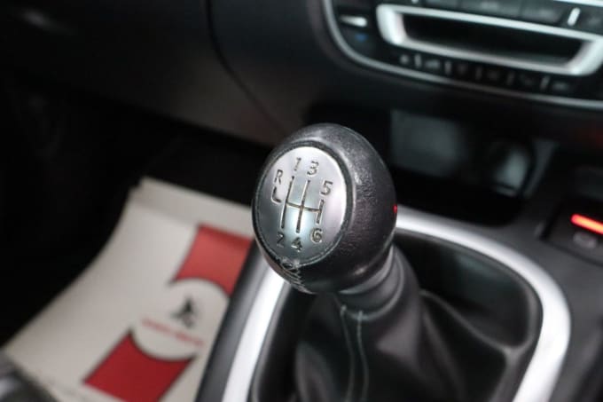 2025 Renault Scenic