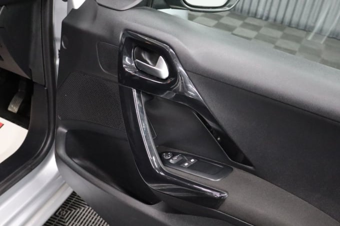 2025 Peugeot 208