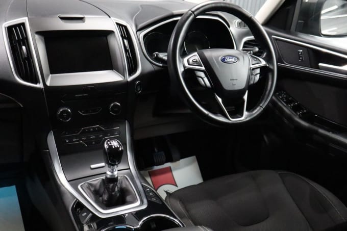 2025 Ford S-max