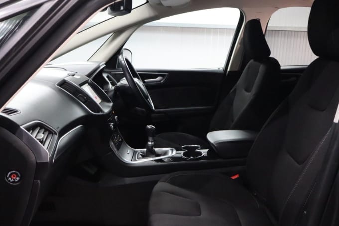 2025 Ford S-max