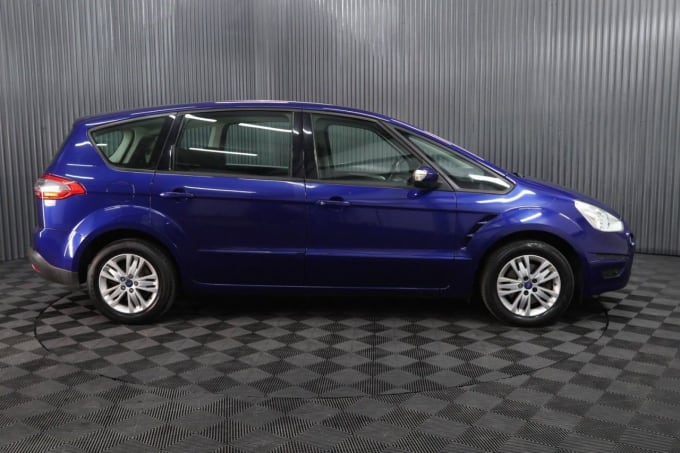 2025 Ford S-max