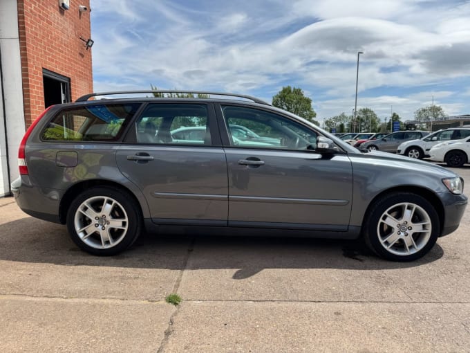 2025 Volvo V50