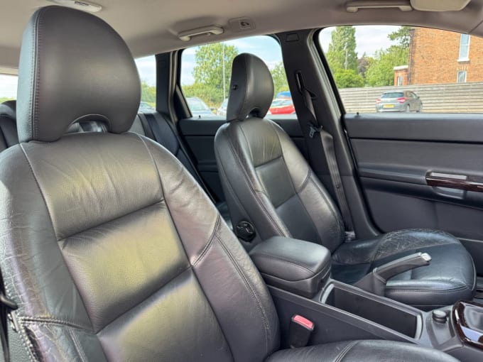 2025 Volvo V50