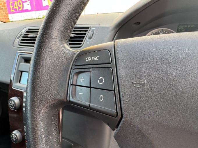 2025 Volvo V50