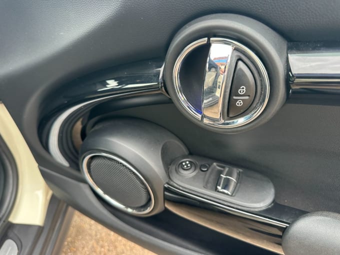 2025 Mini Hatch