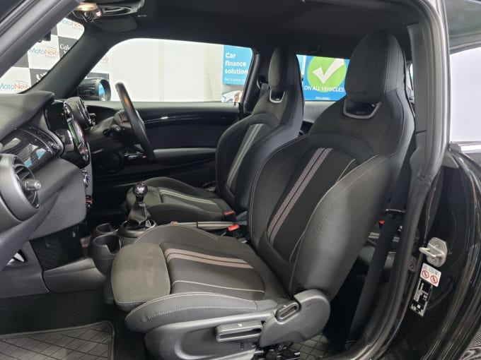 2025 Mini Hatch