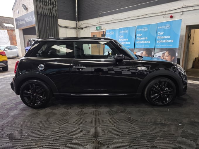 2025 Mini Hatch