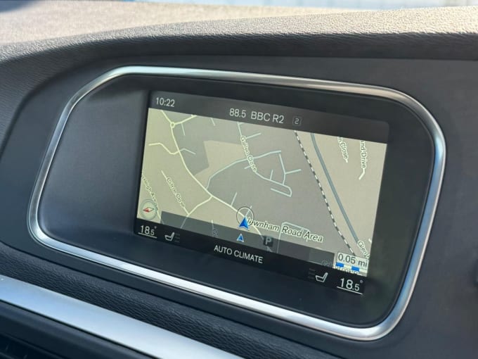2025 Volvo V40