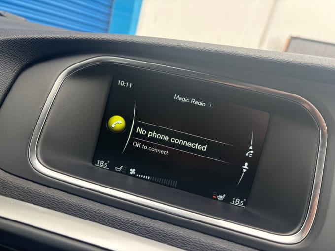 2025 Volvo V40