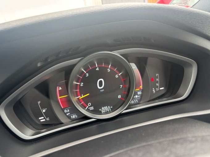 2025 Volvo V40