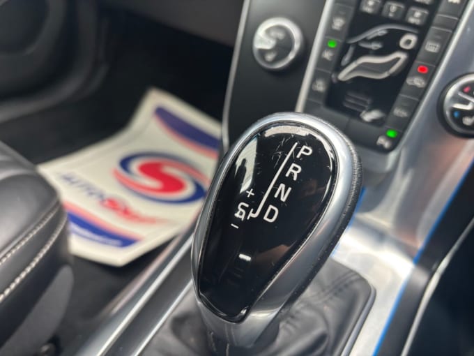 2025 Volvo V40