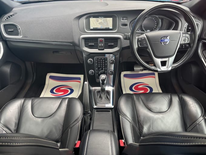 2025 Volvo V40