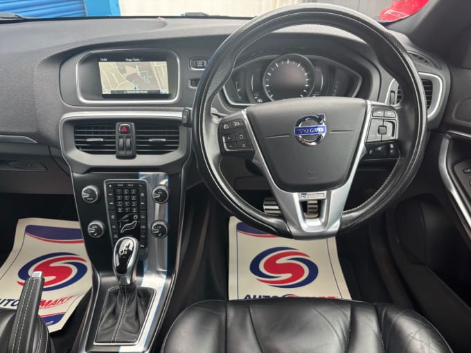 2025 Volvo V40