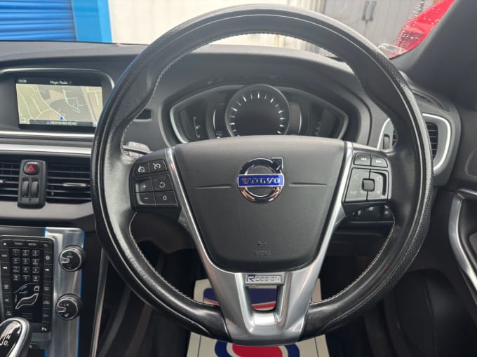 2025 Volvo V40