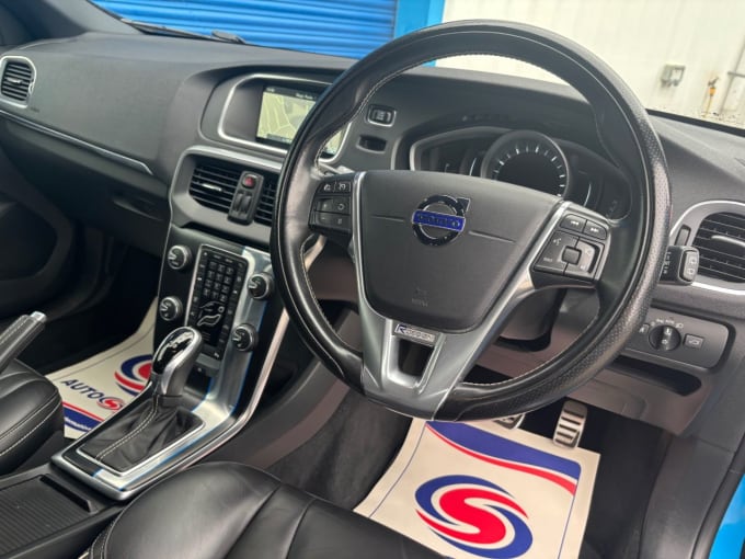 2025 Volvo V40