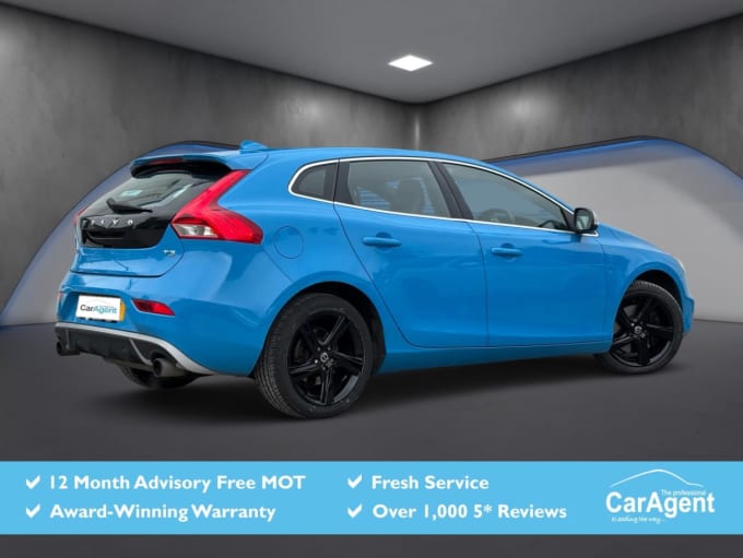 2025 Volvo V40