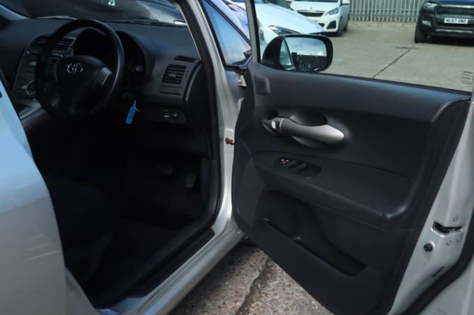 2025 Toyota Auris